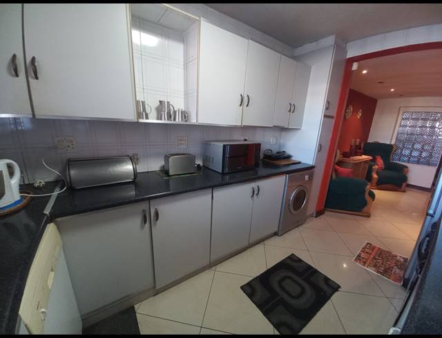 2 BEDROOM HOUSE FOR SALE IN WESTRIDGE